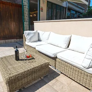 https://garden-house-vale.it-romehotels.com